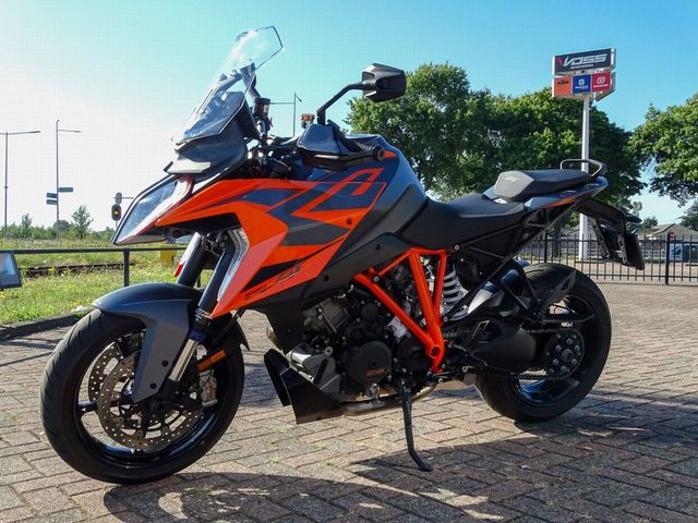 ktm - 1290-super-duke-gt