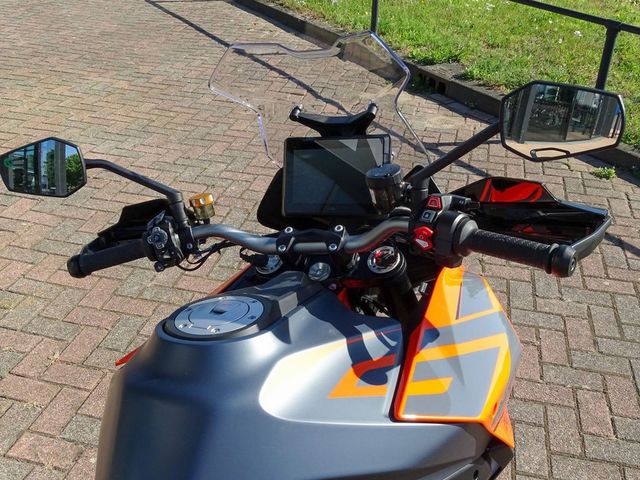 ktm - 1290-super-duke-gt