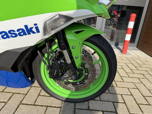 kawasaki - ninja-zx-4rr-40th-anniversary-edition