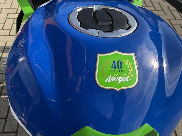 kawasaki - ninja-zx-4rr-40th-anniversary-edition