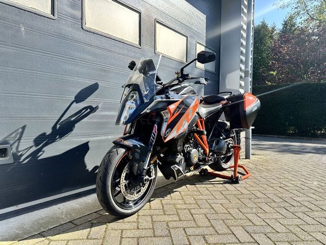 ktm - 1290-super-duke-gt