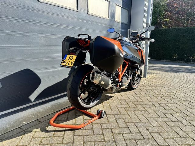 ktm - 1290-super-duke-gt