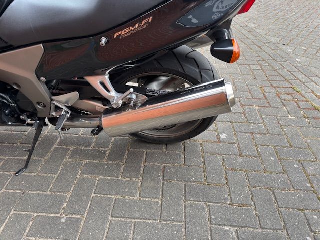 honda - cbr-1100--xx-super-blackbird