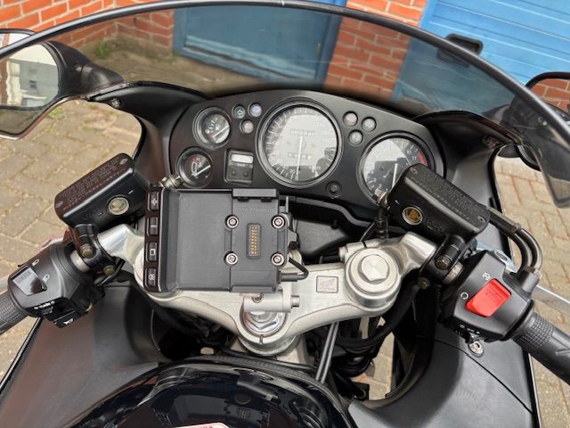 honda - cbr-1100--xx-super-blackbird