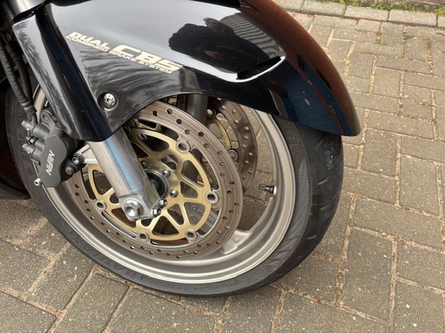 honda - cbr-1100--xx-super-blackbird