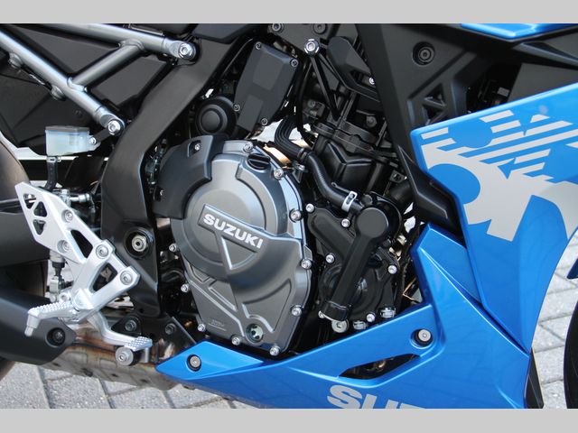 suzuki - gsx-8r