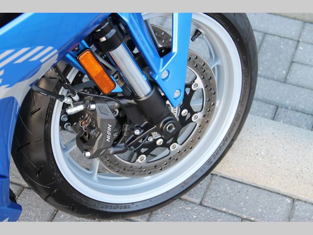 suzuki - gsx-8r