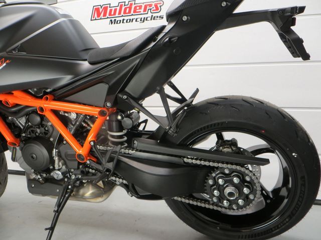 ktm - 1390-super-duke-r