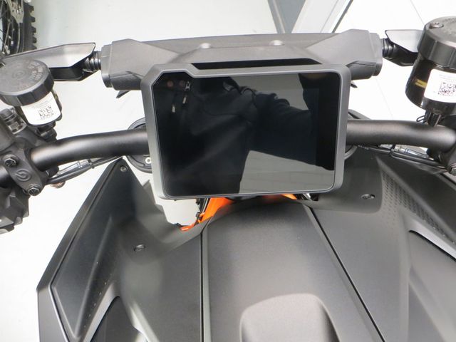 ktm - 1390-super-duke-r