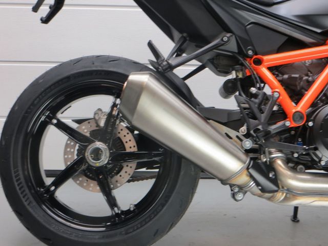 ktm - 1390-super-duke-r