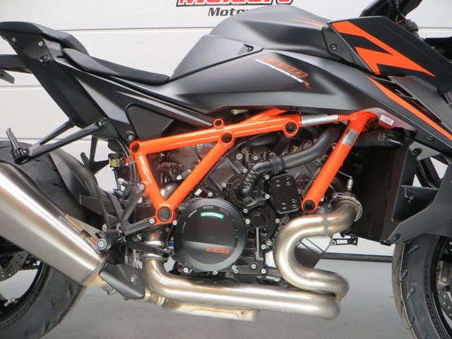ktm - 1390-super-duke-r