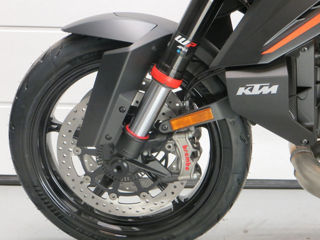 ktm - 1390-super-duke-r