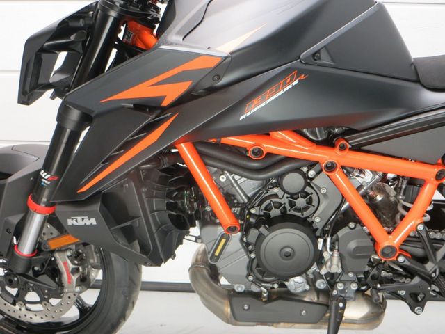 ktm - 1390-super-duke-r