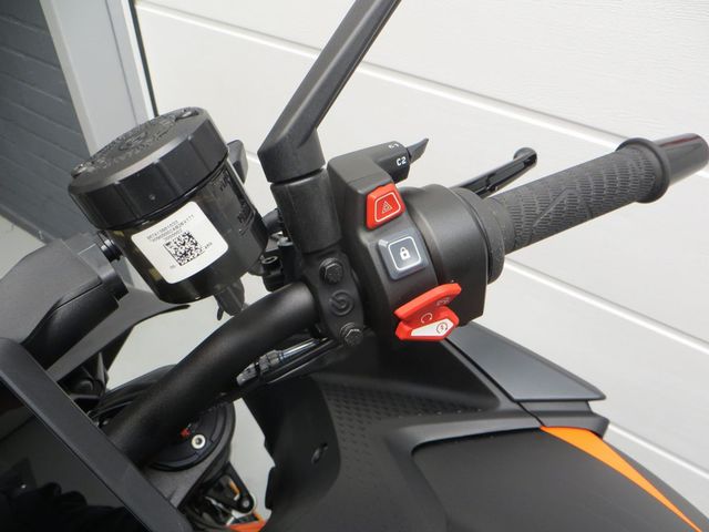 ktm - 1390-super-duke-r