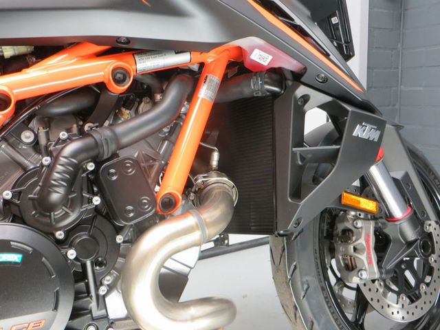 ktm - 1390-super-duke-r