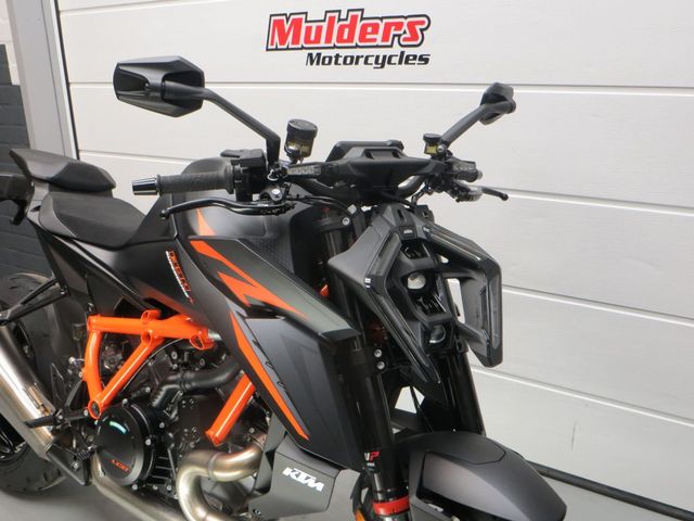 ktm - 1390-super-duke-r