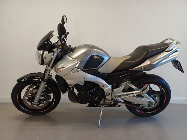 suzuki - gsr-600