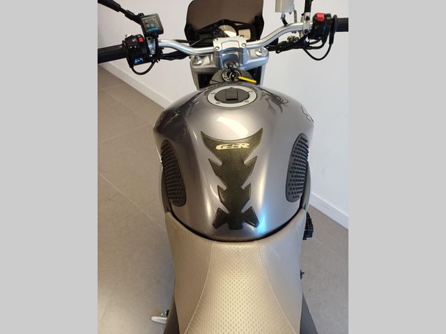 suzuki - gsr-600
