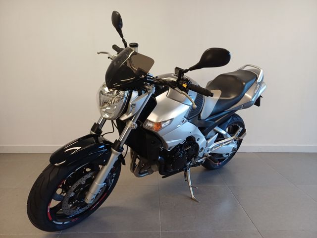 suzuki - gsr-600