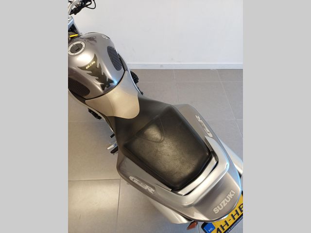 suzuki - gsr-600