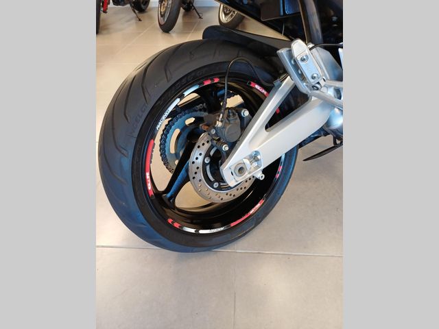 suzuki - gsr-600