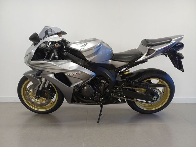 honda - cbr-1000-rr-fireblade