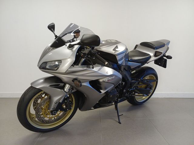 honda - cbr-1000-rr-fireblade