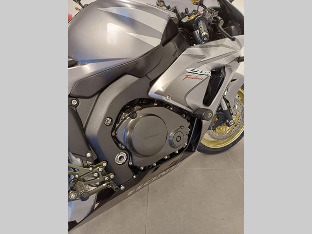 honda - cbr-1000-rr-fireblade