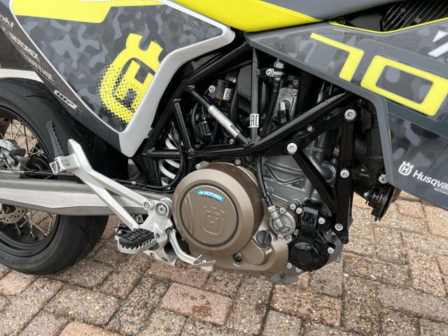 husqvarna - 701-supermoto