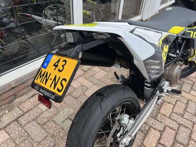 husqvarna - 701-supermoto