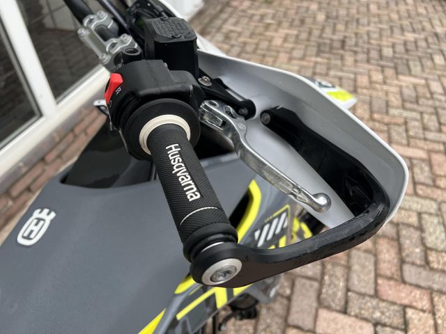 husqvarna - 701-supermoto