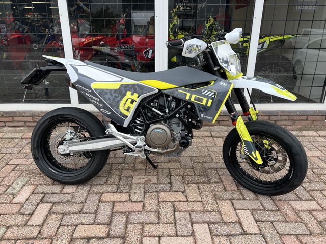 husqvarna - 701-supermoto