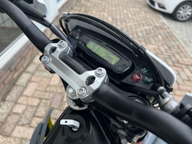 husqvarna - 701-supermoto
