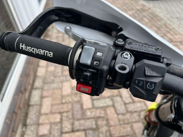 husqvarna - 701-supermoto