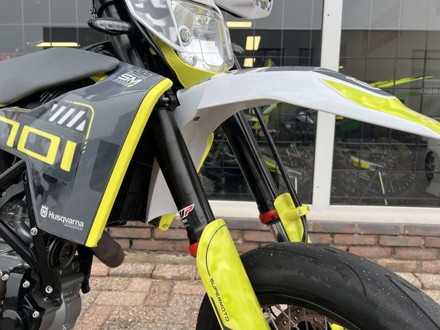 husqvarna - 701-supermoto