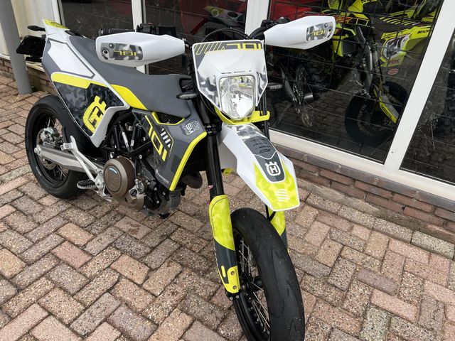 husqvarna - 701-supermoto