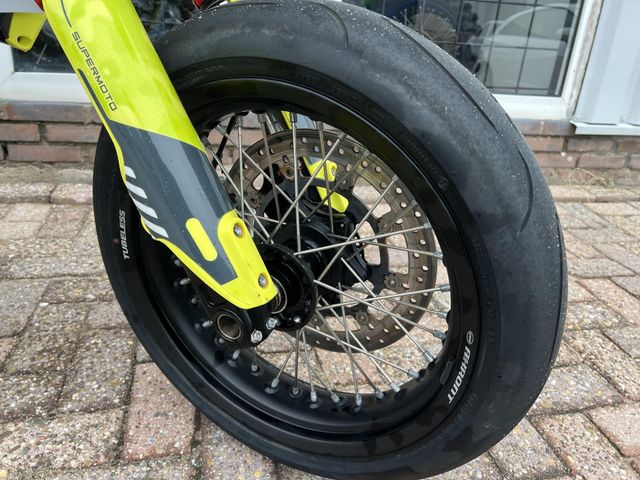 husqvarna - 701-supermoto