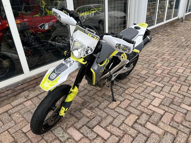 husqvarna - 701-supermoto