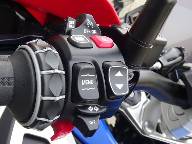 bmw - r-1300-gs-adventure-trophy