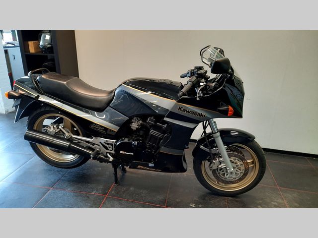 kawasaki - gpz-900-r