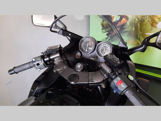 kawasaki - gpz-900-r