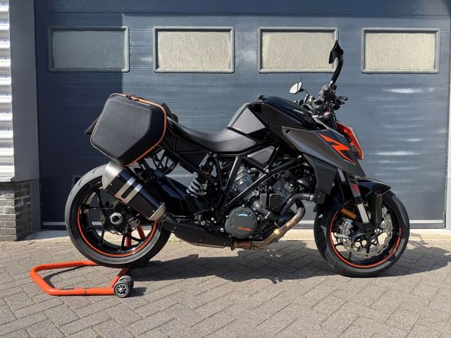 ktm - 1290-super-duke-r