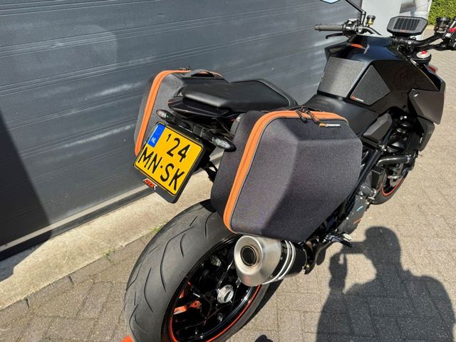 ktm - 1290-super-duke-r
