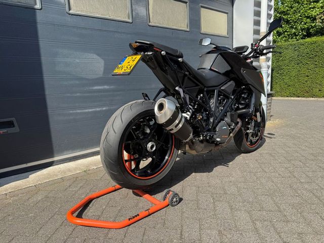 ktm - 1290-super-duke-r