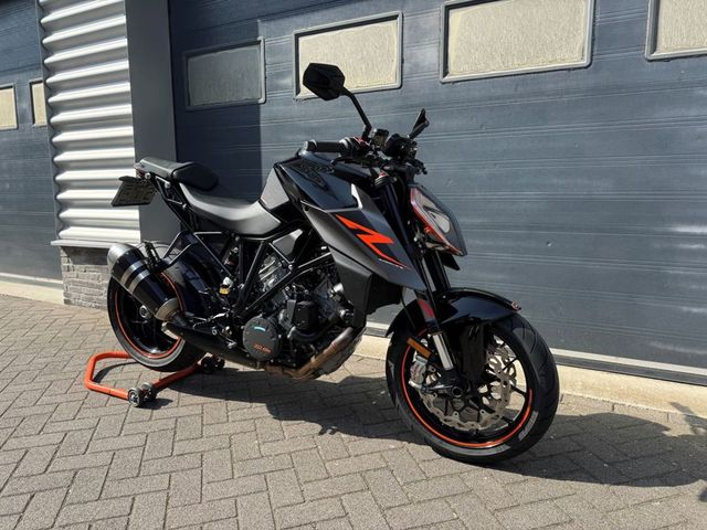 ktm - 1290-super-duke-r