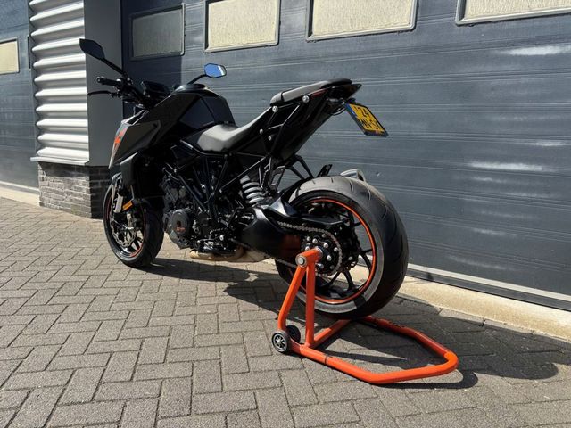 ktm - 1290-super-duke-r