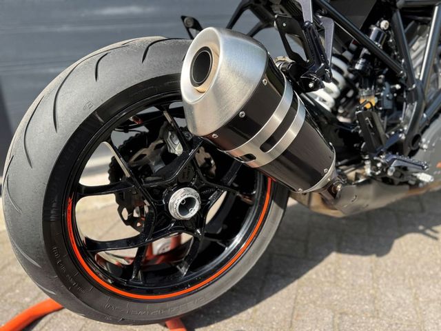 ktm - 1290-super-duke-r
