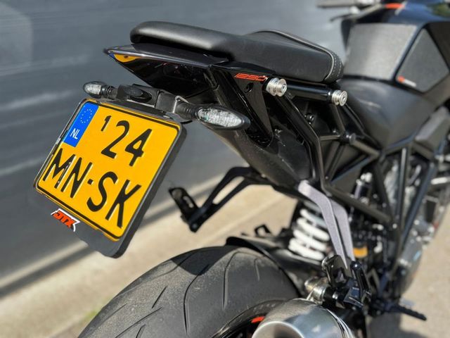 ktm - 1290-super-duke-r