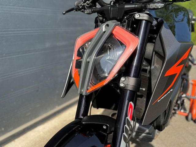 ktm - 1290-super-duke-r