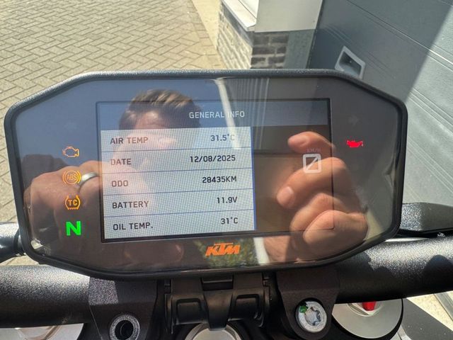 ktm - 1290-super-duke-r